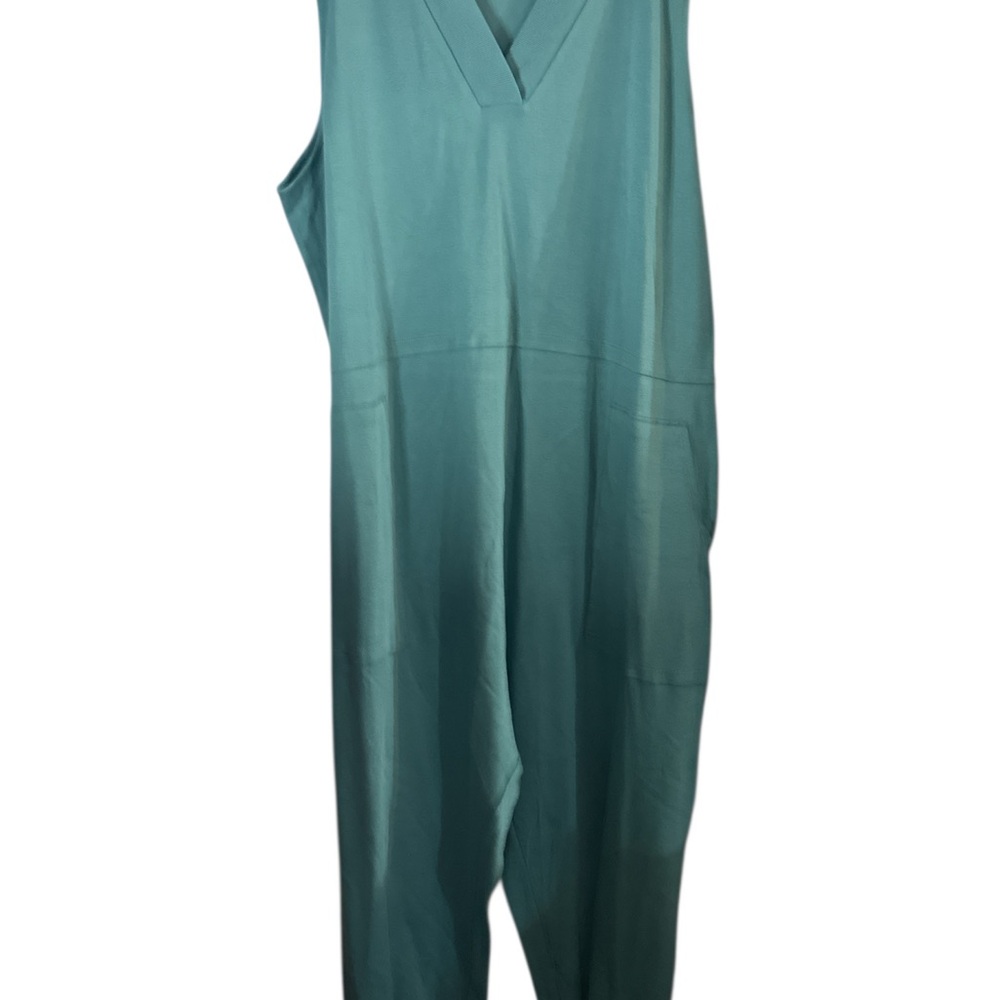 NWOt Zenana Outfitters Blue Jumpsuit with V-Neckline and Relaxed Fit 3x pockets
